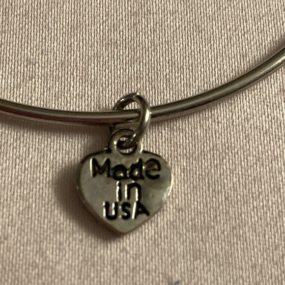 Leo Zodiac Silvertone Stretch Bangle Bracelet - Picture 4 of 7